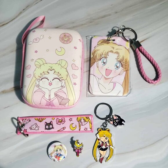 Sailor Moon Lot (pin, keychain, ID holder, button, case) - Picture 1 of 2